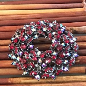 Christmas wreath pin/brooch with pendant hook